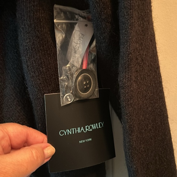 Cynthia Rowley Blackwood and acrylic blend sweater with faux fur collar - Picture 8 of 13